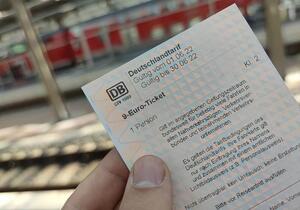 Linke will Energiekrisengeld und 9-Euro-Ticket