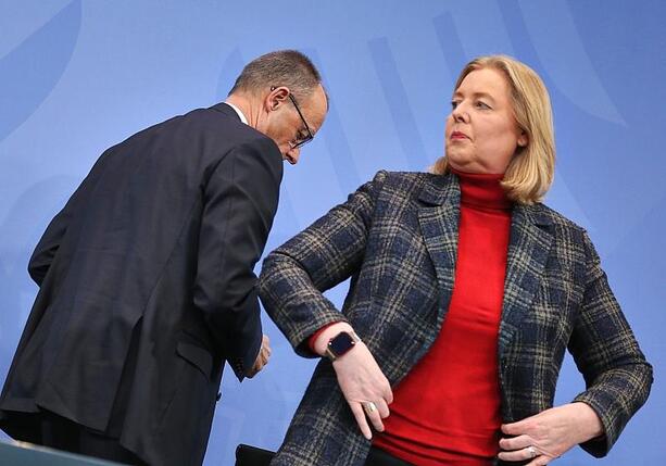 Bild vergr&ouml;&szlig;ern: Mehrheit widerspricht Merz` und Bas` Migrationsaussagen