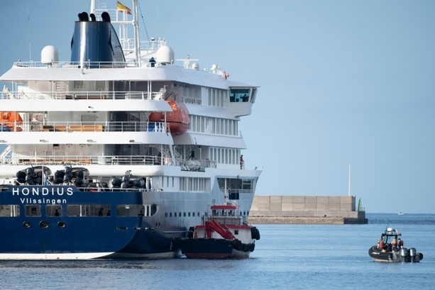 Bild vergr&ouml;&szlig;ern: Evakuierung von Kreuzfahrtschiff Hondius nach tödlichem Hantavirus-Ausbruch
