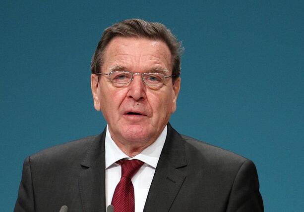 Bild vergr&ouml;&szlig;ern: Strack-Zimmermann zweifelt an Schröder als Ukraine-Vermittler