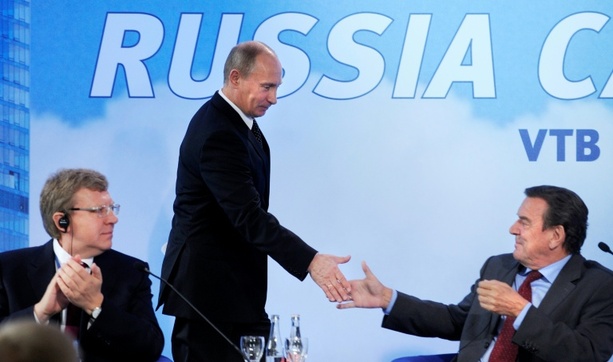 Bild vergr&ouml;&szlig;ern: Putin für Altkanzler Schröder als Vermittler: Geteiltes Echo bei Parteien