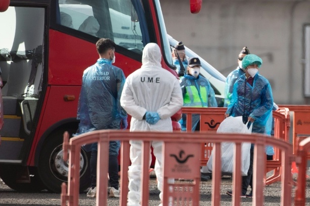 Bild vergr&ouml;&szlig;ern: Hantavirus: Knapp hundert Kreuzfahrt-Passagiere von den Kanaren ausgeflogen
