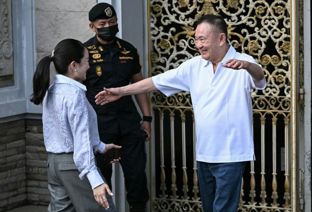 Bild vergr&ouml;&szlig;ern: Thailands Ex-Regierungschef Thaksin vorzeitig aus Gefängnis entlassen