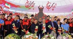 Zeremonie für Irans Fußballer in Teheran knapp einen Monat vor WM-Beginn