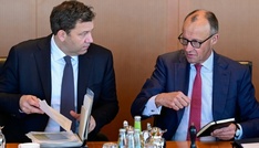 Ökonomen bezweifeln Reformwillen der Regierung - CSU sieht zeitlichen Puffer