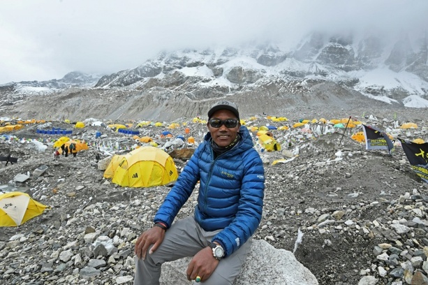Bild vergr&ouml;&szlig;ern: Nepalesische Bergsteiger bauen Mount-Everest-Rekorde aus