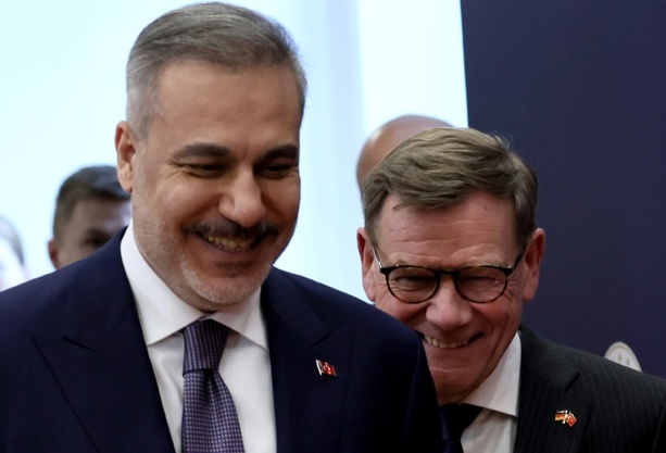 Bild vergr&ouml;&szlig;ern: Wadephul empfängt türkischen Außenminister zu strategischem Dialog in Berlin