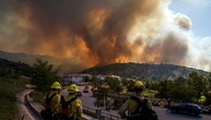 Feuer in Vorort von Los Angeles: Behörden ordnen für einige Gebiete Evakuierungen an