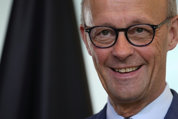 Bild vergr&ouml;&szlig;ern: Merz wirbt bei SPD-Fraktion für Reformwillen - und zeigt Verständnis für Bas