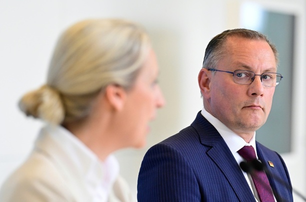 Bild vergr&ouml;&szlig;ern: AfD-Chef Chrupalla wirft französischem Rechtspopulisten Bardella Anbiederung an Merz vor