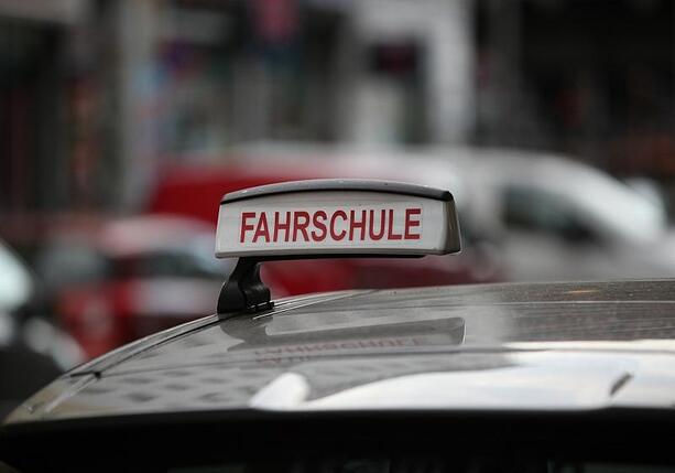 Bild vergr&ouml;&szlig;ern: Führerscheinreform: BMV setzt bei Versicherungskosten auf den Markt