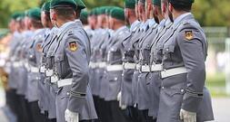 Bundeswehr mit Aufwuchs zufrieden - Wehrpflicht-Frage offen