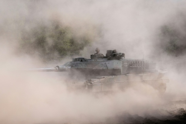 Bild vergr&ouml;&szlig;ern: Rüstungsdeal: Bund steigt mit 40 Prozent bei Leopard-2-Hersteller KNDS ein
