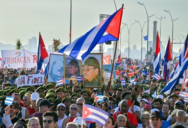 Bild vergr&ouml;&szlig;ern: Protest vor US-Botschaft in Havanna wegen Anklage gegen Ex-Präsidenten Raúl Castro