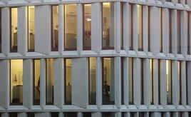 Umfrage: Deutsche Konzerne fordern mehr Präsenz im Büro