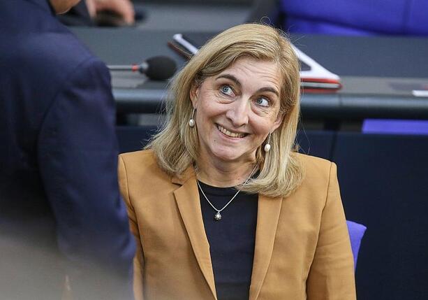 Bild vergr&ouml;&szlig;ern: Warken will Kinderlose in Pflegeversicherung stärker belasten