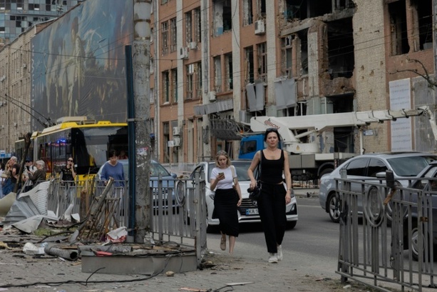 Bild vergr&ouml;&szlig;ern: Nach russischen Großangriffen: USA wollen weiter im Ukraine-Krieg vermitteln