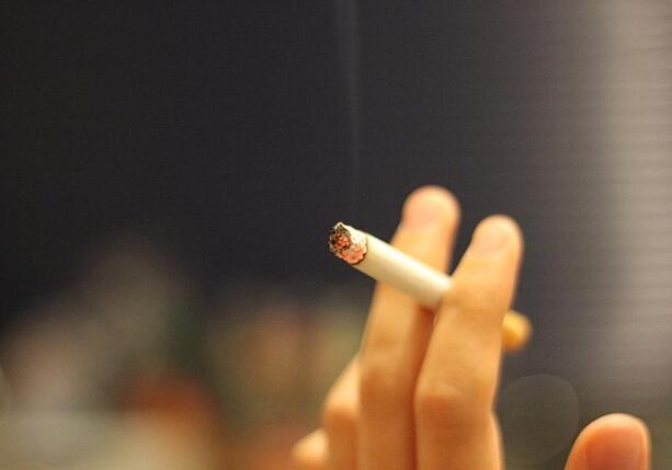 Bild vergr&ouml;&szlig;ern: Rauchen und Vapen bei Jugendlichen auf dem Vormarsch