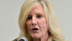 Künstliche Intelligenz: US-Aktivistin Erin Brockovich warnt vor Datenzentren