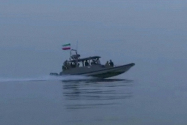 Bild vergr&ouml;&szlig;ern: Staatsfernsehen: Iran feuert Warnschüsse auf vier Schiffe in Straße von Hormus ab