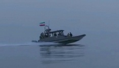 Staatsfernsehen: Iran feuert Warnschüsse auf vier Schiffe in Straße von Hormus ab