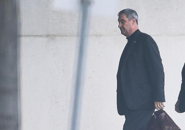 Bild vergr&ouml;&szlig;ern: Söder nimmt an Spargelfahrt des Seeheimer Kreises teil