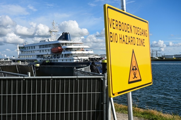 Bild vergr&ouml;&szlig;ern: Schiff nach Hantavirus-Ausbruch desinfiziert: Behörden erlauben Hondius Weiterfahrt