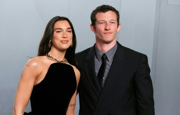 Bild vergr&ouml;&szlig;ern: Berichte: Sängerin Dua Lipa und Schauspieler Callum Turner  haben geheiratet