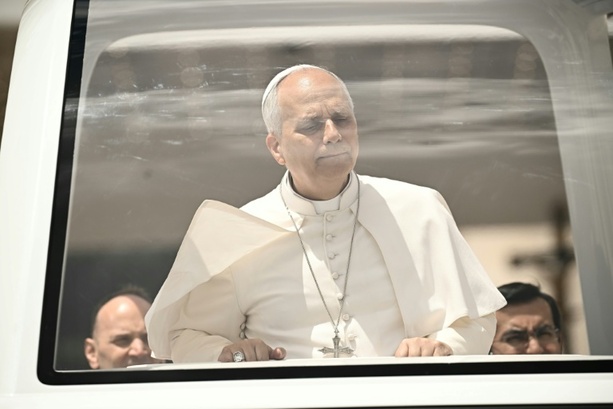 Bild vergr&ouml;&szlig;ern: Vor Papst-Besuch in Spanien: Anti-Stierkampf-Aktivistinnen protestieren im Vatikan