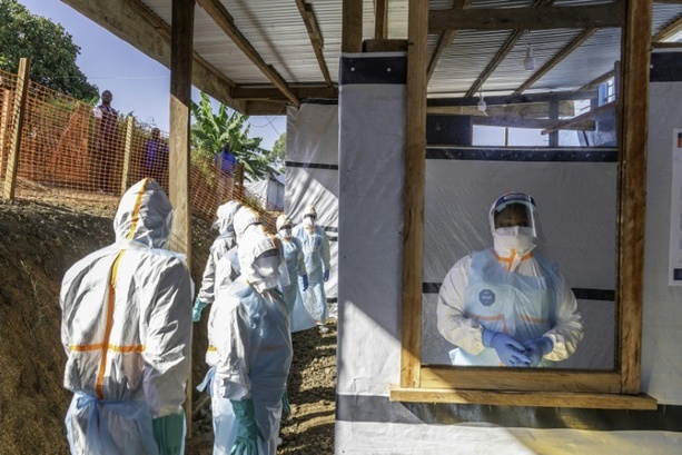 Bild vergr&ouml;&szlig;ern: WHO-Chef: Hinken bei Ebola-Epidemie noch hinterher, holen aber auf