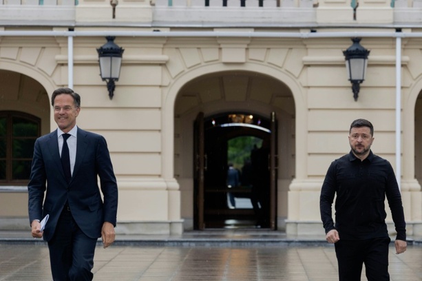 Bild vergr&ouml;&szlig;ern: Rutte nennt Russland bei Besuch in Kiew zunehmend verzweifelt