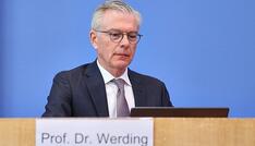 Wirtschaftsweiser warnt vor hohen Pflegekosten für Kinder