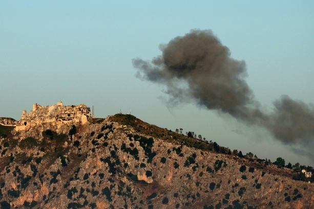 Bild vergr&ouml;&szlig;ern: Israel setzt Angriffe im Libanon trotz vereinbarter Umsetzung von Waffenruhe weiter fort