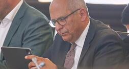 Hessens Innenminister will Ausreisepflichtige per Handy orten