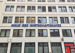 Wirtschaftsrat begrüßt Teile der Pflegereform