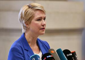 Schwesig kritisiert Warkens Pflegereform als schweren Fehler