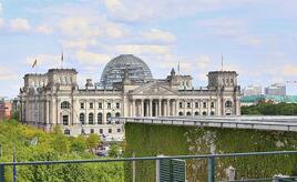 Familienunternehmer fordern Wegfall der Sommerpause
