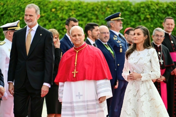 Bild vergr&ouml;&szlig;ern: Papst zu einwöchiger Spanien-Reise in Madrid eingetroffen