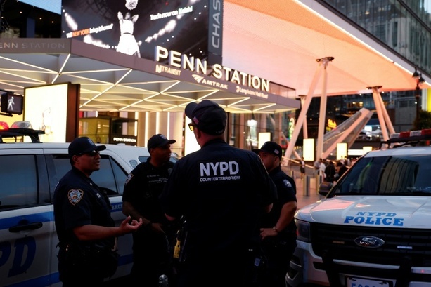 Bild vergr&ouml;&szlig;ern: Fünf Verletzte bei Messerangriff an New Yorker Bahnhof Penn Station