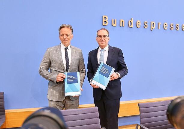 Bild vergr&ouml;&szlig;ern: Dobrindt wertet Maßnahmen gegen Reichsbürger als Erfolg