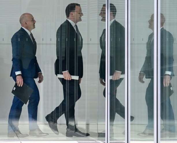 Bild vergr&ouml;&szlig;ern: Spahn warnt vor Spitzentreffen im Kanzleramt vor roten Linien