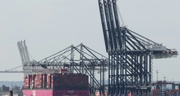 US-Exporte im April etwas stärker als Importe