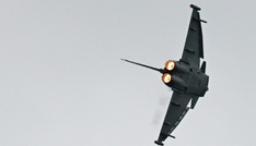 Bundeskanzler Merz eröffnet Luft- und Raumfahrtaustellung in Berlin