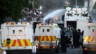 Neue ausländerfeindliche Proteste in Nordirland - Polizei setzt Wasserwerfer ein