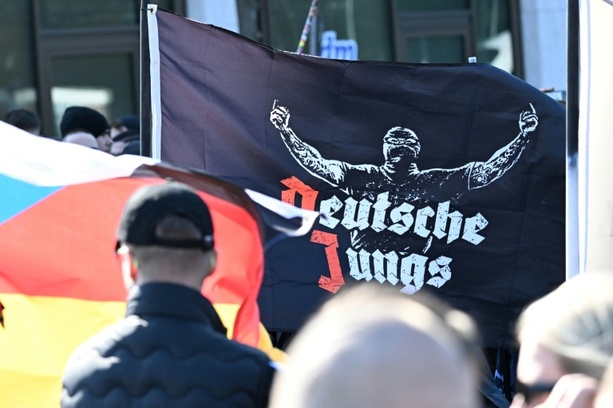 Bild vergr&ouml;&szlig;ern: Mecklenburg-Vorpommern: Verfassungsschutz zählt erstmals über 2000 Rechtsextreme
