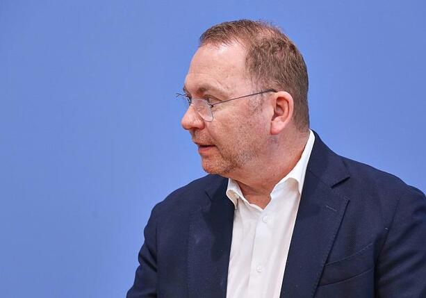 Bild vergr&ouml;&szlig;ern: Verdi warnt nach Spitzentreffen vor sozialem Kahlschlag