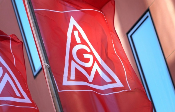Bild vergr&ouml;&szlig;ern: IG Metall demonstriert in Berlin für die Zukunft der Stahlindustrie