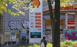 Stegner fürchtet Benzin-Rationierungen bei anhaltenden Kriegen