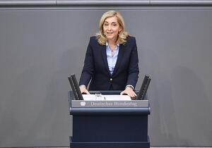 Warken will Sozialbeiträge langfristig senken