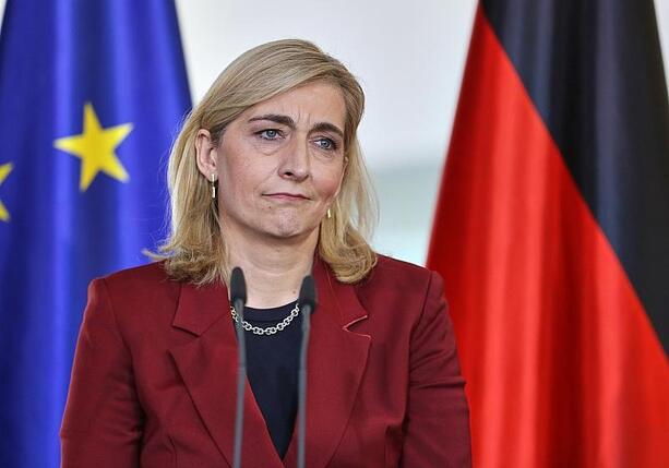 Bild vergr&ouml;&szlig;ern: Warken will private Pflegevorsorge steuerlich fördern